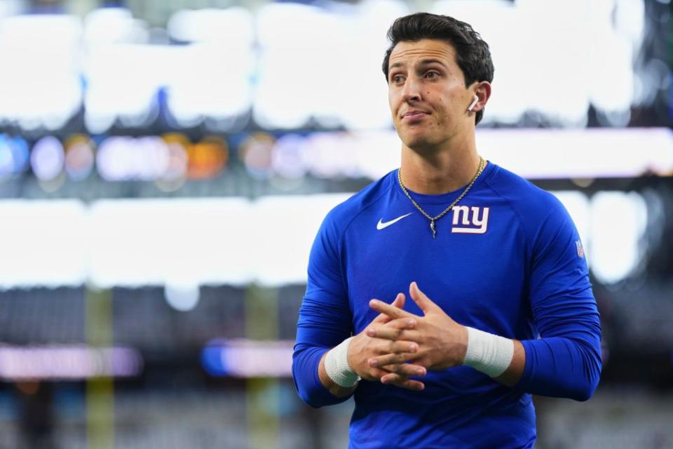 arlington, tx november 12 tommy devito 15 of the new york giants warms up before kickoff against the dallas cowboys at att stadium on november 12, 2023 in arlington, texas photo by cooper neillgetty images