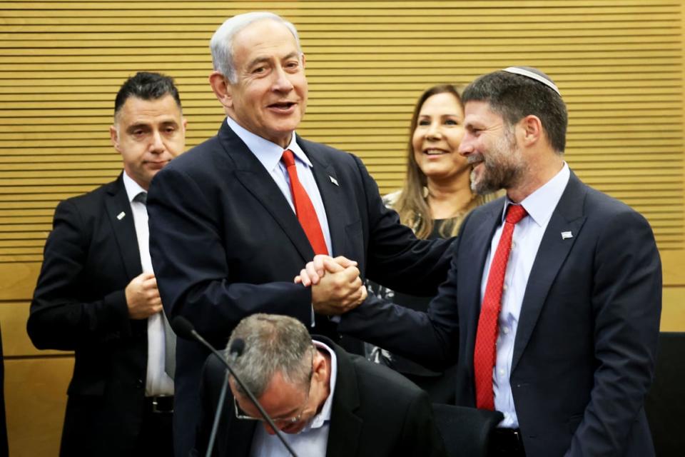 A photograph of Israeli Prime Minister Benjamin Netanyahu and Finance Minister Bezalel Smotrich.