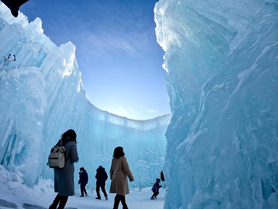 日本旅遊｜2023年日本雪祭Top7！札幌雪祭玩冰壺/層雲峽攀冰/弘前城雪燈籠祭迷你雪屋（附前往方法）