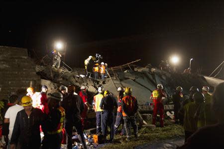 Emergency workers search for survivors after a building collapsed in Tongaat, north of Durban, November 19, 2013. REUTERS/Rogan Ward