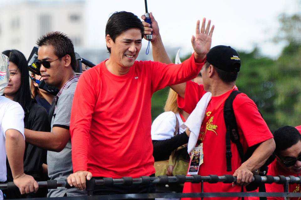 Vic Sotto waves to the crowd while riding the float of his MMFF 2012 entry "Si Agimat, Si Enteng Kabisote at Si Ako" during the 2012 Metro Manila Film Festival Parade of Stars on 23 December 2012. (Angela Galia/NPPA Images)