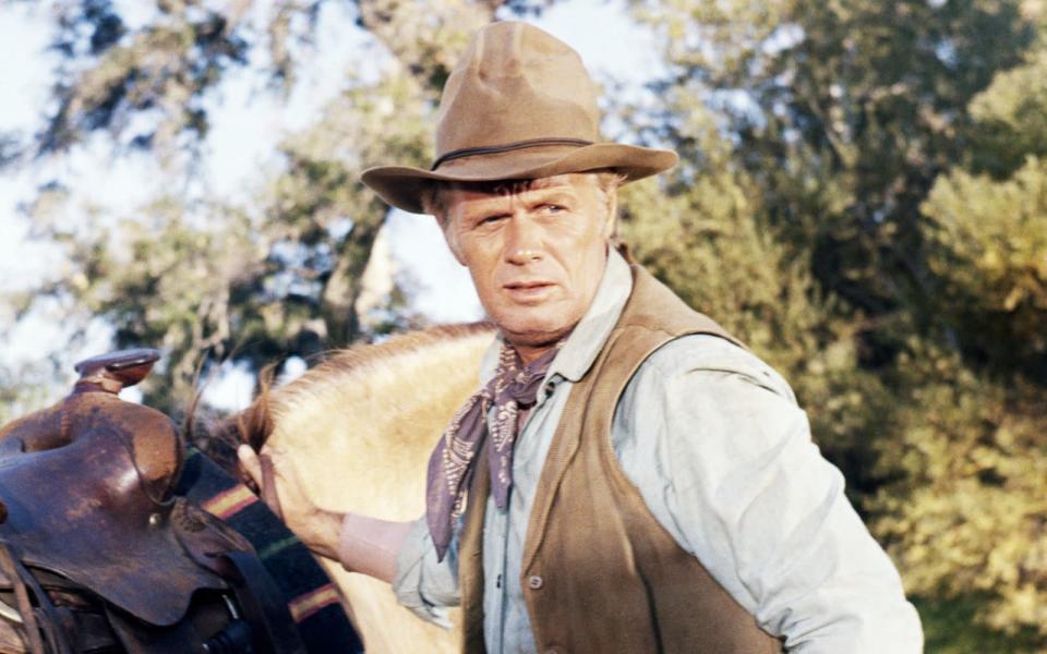 18. Jahrelang durfte er im Thriller meist nur den Filmschurken geben. Der Weg nach Westen verhieß für Richard Widmark schließlich Freiheit, Abenteuer - und manche Hauptrolle, die in die Geschichte einging. Schlüssel-Western: "Zwei ritten zusammen" (1961), "Das war der Wilde Westen" (1962). (Bild: Getty Images / Silver Screen Collection)