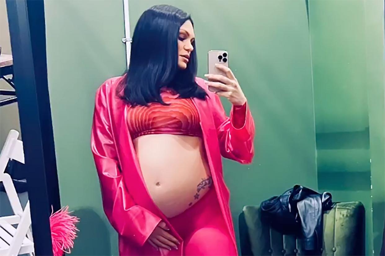 https://www.instagram.com/p/CoRzK-GPb2v/. Jessie J/Instagram