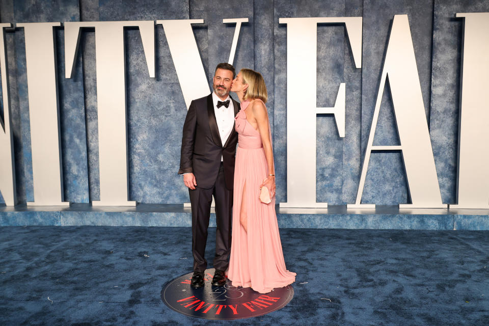 BEVERLY HILLS, CALIFORNIA – MARCH 12: (L-R) Jimmy Kimmel and Molly McNearney attend the 2023 Vanity Fair Oscar Party Hosted By Radhika Jones at Wallis Annenberg Center for the Performing Arts on March 12, 2023 in Beverly Hills, California. (Photo by Amy Sussman/Getty Images)