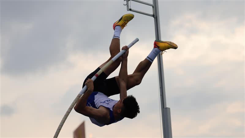 林琮憲在全大運公開男生組撐竿跳高決賽以5公尺33留下金牌，超越個人最佳並破大會紀錄。（圖／全大運提供）