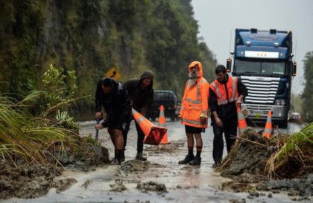 A landslide caused by rains from Cyclone Debbie is shoveled off the main road between Napier and Taupo on New Zealand's North Island, April 5, 2017. SNPA/Sarah Lord/via REUTERS