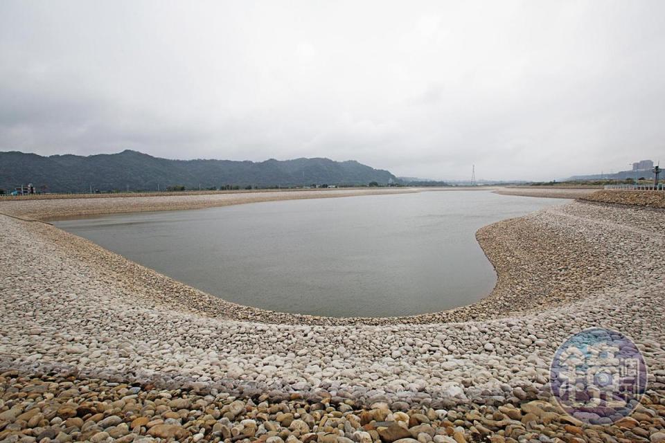 颱風期間石門水庫原水濁度升高時，中庄調整池將提供緊急備援水源。