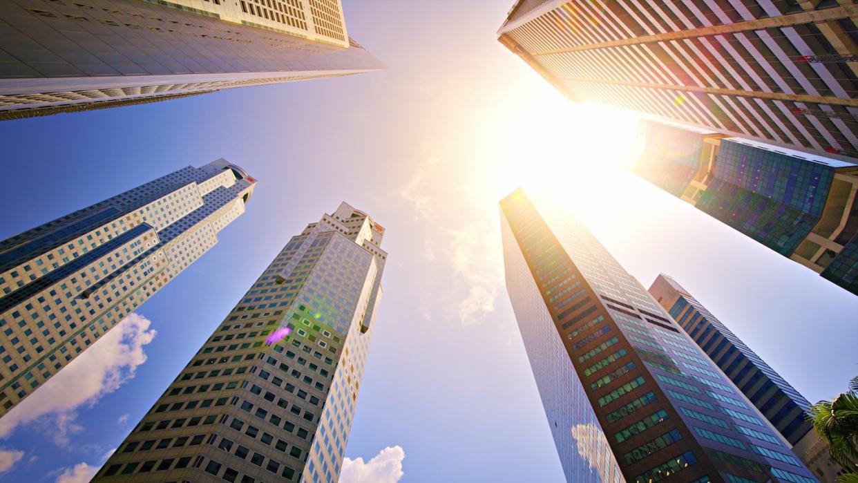 Afternoon sun in Singapore's central business district (Photo: Getty Images) 