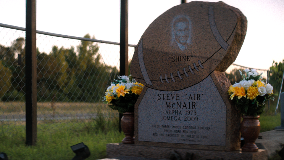 McNair was found at a Nashville condominium lying on a couch with a gunshot wound on his head. (Netflix)