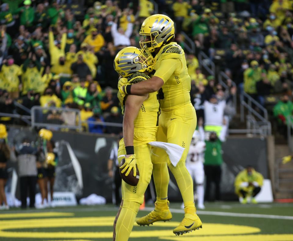 Oregon's Terrance Ferguson, left, celebrates his third quarter touchdown with Johnny Johnson III against Stony Brook.