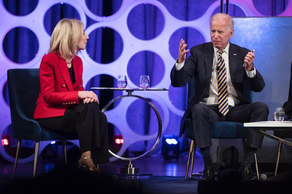 Amy Gutmann, die Präsidentin der University of Pennsylvania, bei einer Podiumsdiskussion mit dem heutigen US-Präsidenten Joe Biden im April 2019.