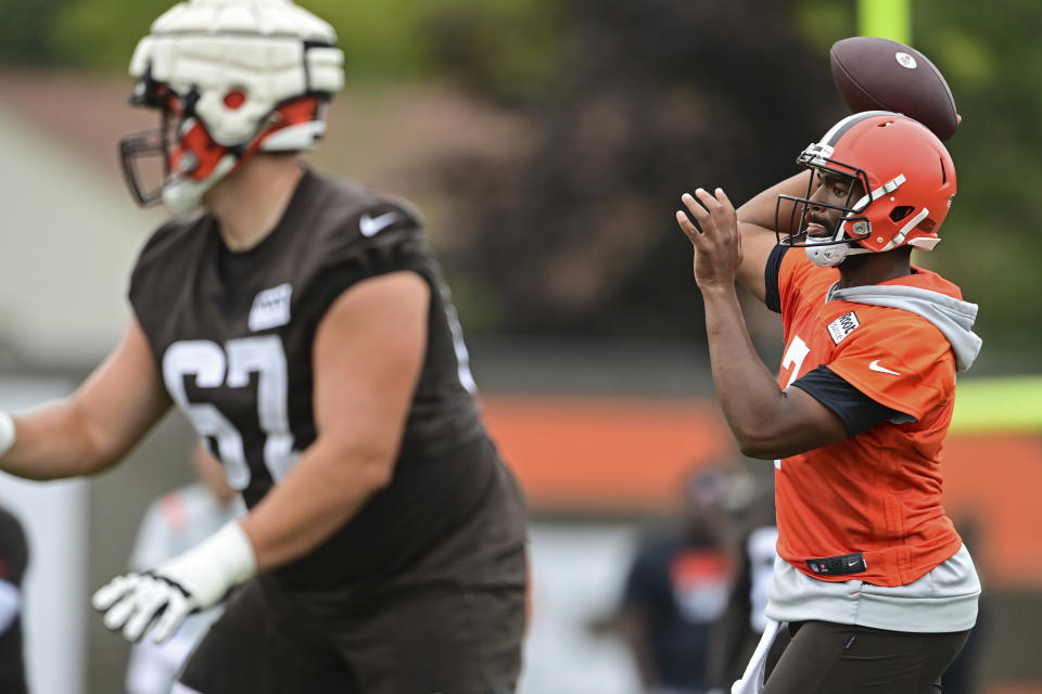 Cleveland Browns quarterback Jacoby Brissett throws during an NFL football practice in Berea, Ohio, Sunday, Aug. 14, 2022. (AP Photo/David Dermer)