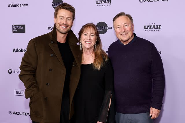 <p>John Salangsang/Variety via Getty Images</p> Glen Powell with his parents Cyndy and Glen Sr