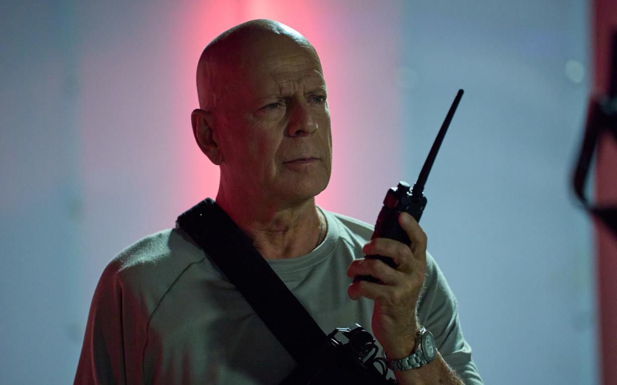 Der Ex-CIA-Agent Robert Michaels (Bruce Willis) hat auch im Ruhestand keine ruhige Minute.  (Bild: 2021 Emmett / Furla Oasis / Kenneth Rexach / WVG / splendid film)