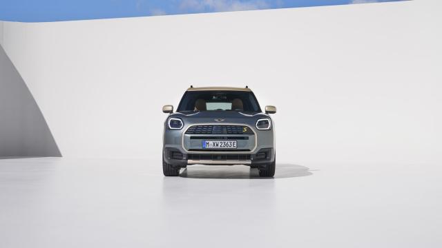 2025 Mini Countryman SE ALL4 Goes Big, Goes Full-Electric - CNET