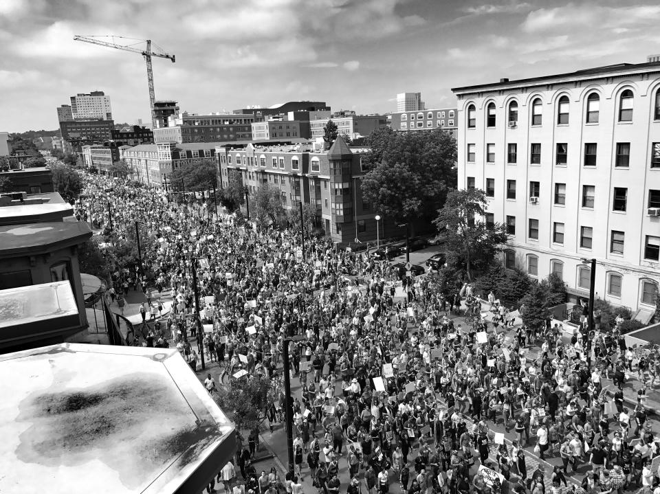 <p>An estimated 15,000 people march in a counterprotest against a “free speech” rally staged by conservative activists Aug. 19 in Boston (Photo: Holly Bailey/Yahoo News) </p>