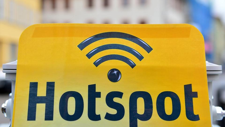 Bei den neuen Wlan-Hotspots sollen sich Nutzer über einen einheitlichen Log-in in unterschiedlichen Sprachen mit dem Internet verbinden können. Foto: Martin Schutt