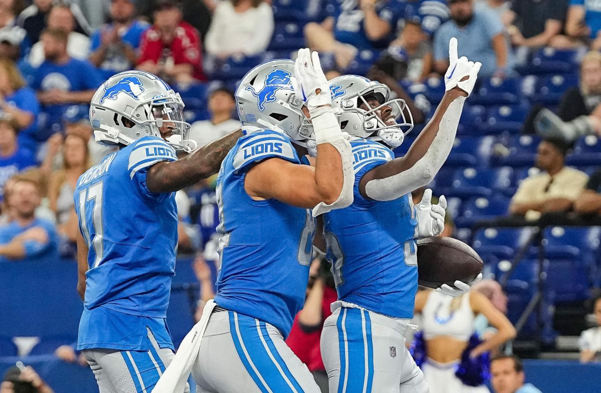 Indianapolis Colts offensive tackle Dan Skipper (74) walks off the