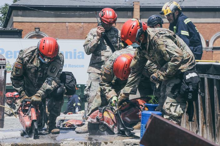 Soldiers from the 216th  Mobility Augmentation Company, California National Guard, conduct patient extraction exercises during the Dense Urban Terrain exercise in Philadelphia July 27. (Spc. Aaron Good/Army)