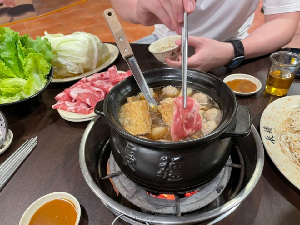 ▲羊肉爐要怎麼料理美味呢？就有一名爸爸分享「私房秘訣」，直呼這麼煮「安心又衛生」。（示意圖／記者 郭佩蓉 攝）