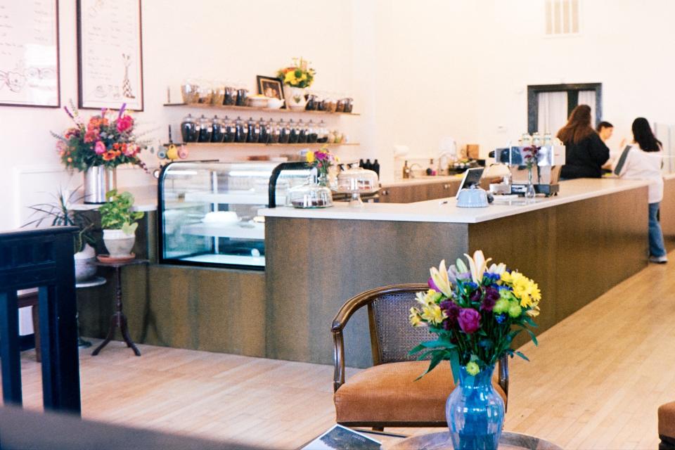 A view of the coffee and tea bar at Wynnsome Cake and Tea in Columbia.