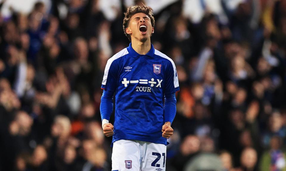 <span>Jeremy Sarmiento scored the fifth and final goal of a thrilling Championship contest.</span><span>Photograph: Stephen Pond/Getty Images</span>