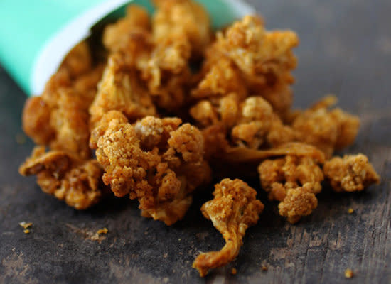 <strong>Get the <a href="http://freedomsweetfreedom.blogspot.com/2012/03/cauliflower-popcorn.html">Cauliflower Popcorn Recipe</a> by Sweet Freedom</strong>