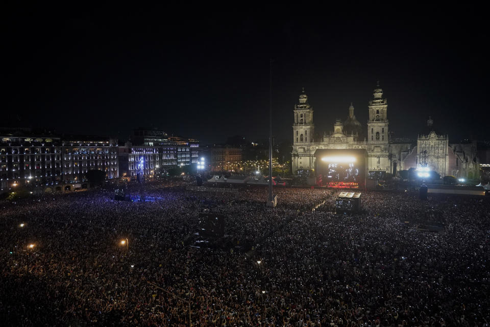 ARCHIVO - Los integrantes de la banda argentina de rock Los Fabulosos Cadillacs se presentan en un concierto gratuito en el Zócalo de la Ciudad de México el sábado 3 de junio de 2023. Los Fabulosos Cadillacs debutarán en el Hollywood Bowl de Los Angeles el 24 de septiembre de 2023. (Foto AP/Aurea Del Rosario, archivo)