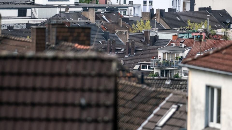 Blick über die Dächer von Witten. In der Stadt müssen Haus- und Wohnungseigentümer und auch Mieter, bei denen die Grundsteuer auf die Miete umgelegt wird, am meisten zahlen.