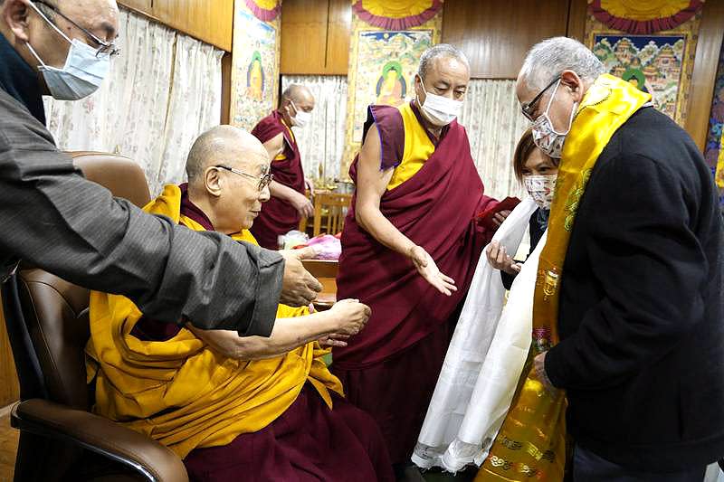 達賴喇嘛逃亡印度，在達蘭薩拉（Dharmsala）建造僧院提供流亡「覺姆」（女性出家者）教育學習