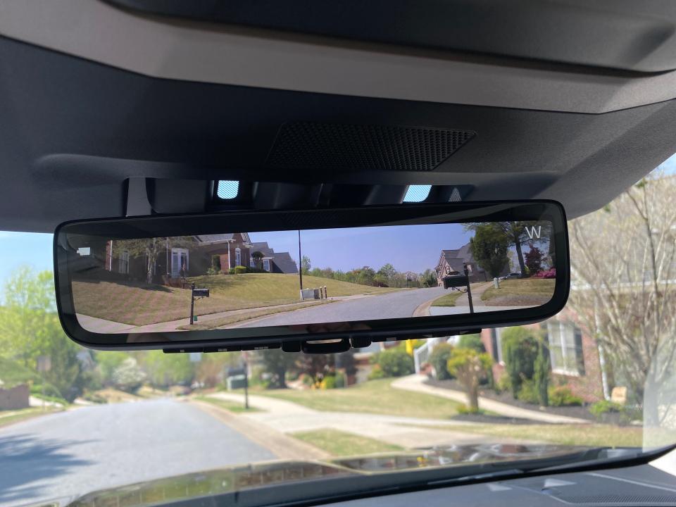The Subaru Ascent's rearview mirror turns into a display for its rear vision camera.