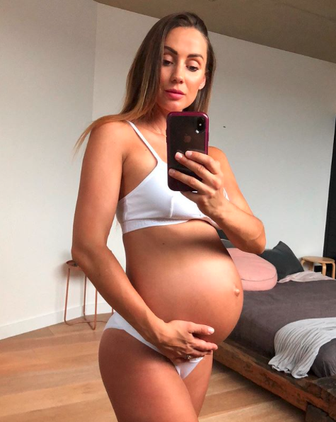 <p>Bump selfie alert! The 26-year-old takes another mirror snap in celebration of her 25-week mark. Not long now.</p>