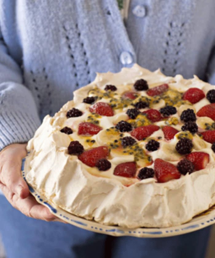 <p>Merle Parrish's Pavlova</p>