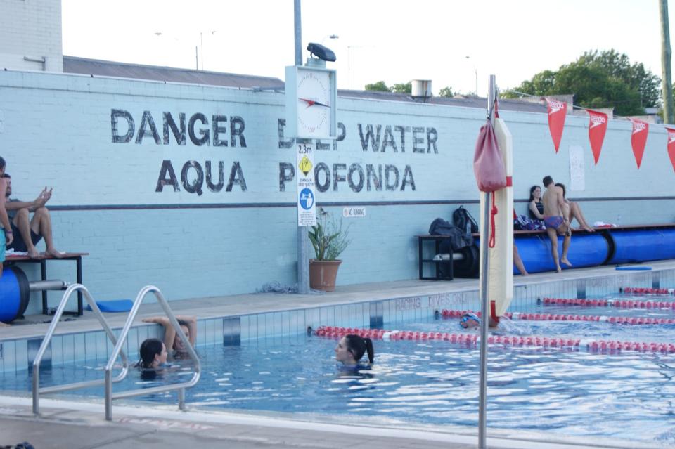 Fitzroy Pool, with its famous ‘AQUA PROFONDA’ sign, is an iconic Monkey Grip location: ‘a paradise’. <a href="https://commons.wikimedia.org/wiki/User:Ashton_29" rel="nofollow noopener" target="_blank" data-ylk="slk:Ash29/Wikimedia Commons;elm:context_link;itc:0;sec:content-canvas" class="link ">Ash29/Wikimedia Commons</a>, <a href="http://creativecommons.org/licenses/by/4.0/" rel="nofollow noopener" target="_blank" data-ylk="slk:CC BY;elm:context_link;itc:0;sec:content-canvas" class="link ">CC BY</a>