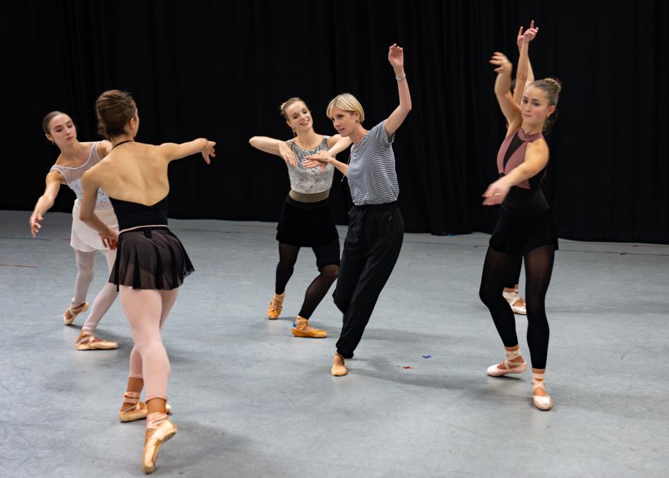 Gemma Bond, center, works with Sarasota Ballet dancers on the creation of her world premiere “Panoramic Score.” New principal dancer Jennifer Hackbarth is to her left.