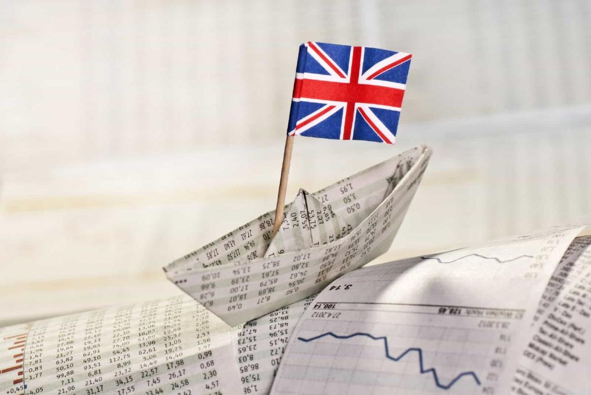 2 quality UK shares for investors to consider buying