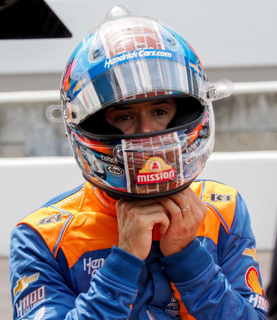 Arrow McLaren/Rick Hendrick driver Kyle Larson (17) pulls off his helmet Monday, May 20, 2024, during practice for the 108th running of the Indianapolis 500 at Indianapolis Motor Speedway.