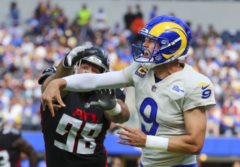 Los Angeles, CA - September 18: Falcons defensive lineman Abdullah Anderson, left, pressures Rams quarterback Matthew Stafford to pass against in the second half at SoFi Stadium in Los Angeles on Sunday, Sept. 18, 2022. (Allen J. Schaben / Los Angeles Times)