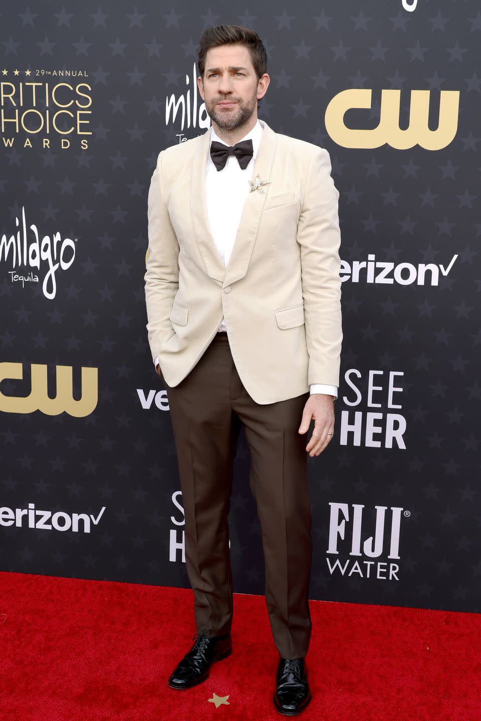 santa monica, california january 14 john krasinski attends the 29th annual critics choice awards at barker hangar on january 14, 2024 in santa monica, california photo by frazer harrisongetty images