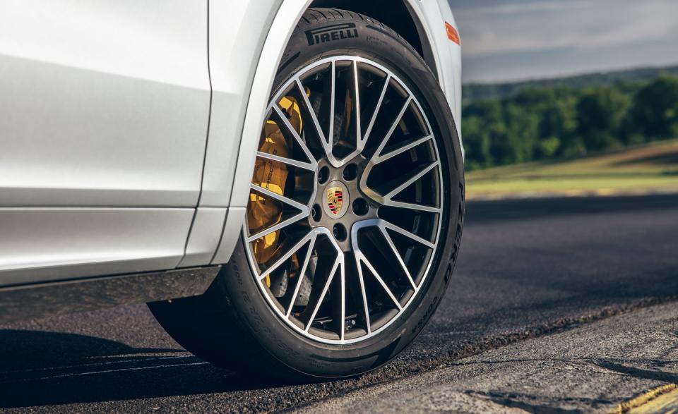 Photos of the 2019 Porsche Cayenne Turbo at Lightning Lap