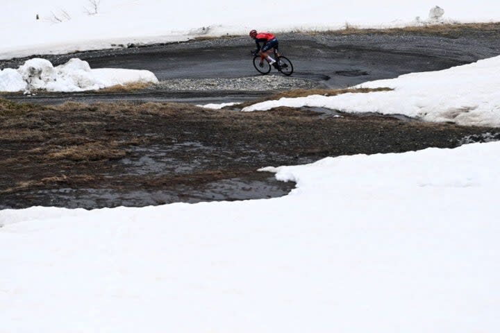<span class="article__caption">Stage 13 was cut short as riders invoked the extreme weather protocol.</span> (Photo: Tim de Waele/Getty Images)