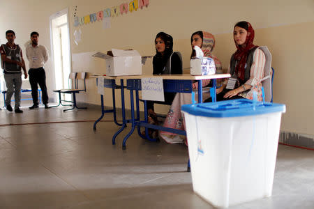 Kurdish employees are seen at a polling station, during parliamentary elections in the semi-autonomous region in Erbil, Iraq September 30, 2018. REUTERS/Thaier Al-Sudani