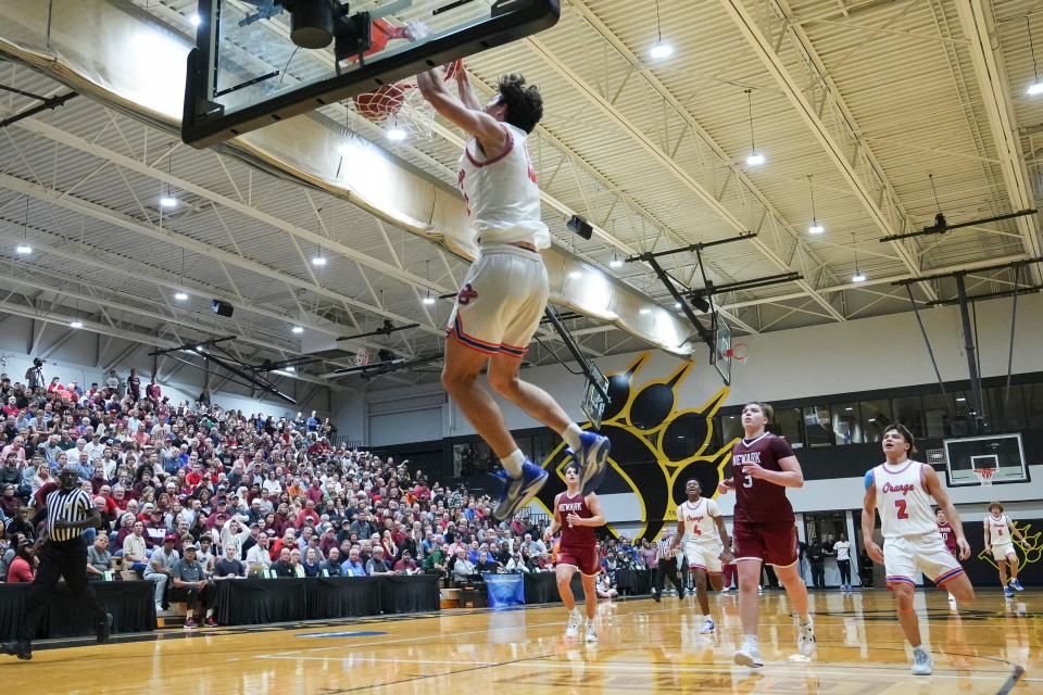 Olentangy Orange's Keegan Knupp dunks against Newark on Wednesday.