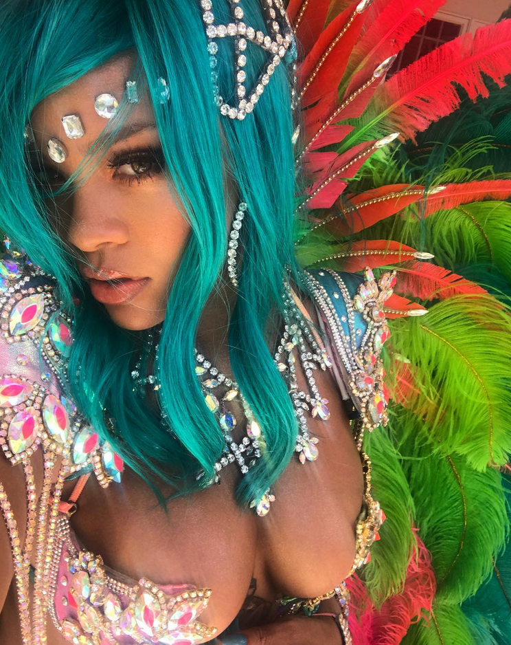 La coloration turquoise de Rihanna fait sensation © Instagram @BadGalRiri