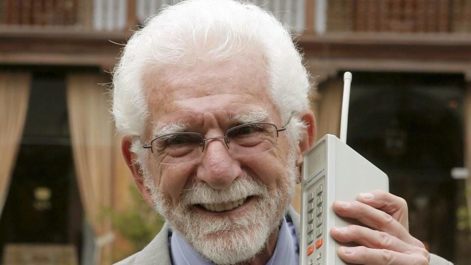 Motorola-Ingenieur Martin Cooper. (Bild: dpa)