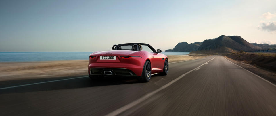 Jag_F-TYPE_22MY_R-Dynamic_Black_Convertible_Exterior_120421_002.jpg