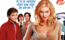 <p>Dans cette comédie signée Luke Greenfield, Emile Hirsch porte de rôle de Matthew Kidmnam, un jeune étudiant modèle de 18 ans. Un jour, il fait la connaissance de sa magnifique voisine prénommée Danielle Clark (Elisha Cuthbert). Cependant, ce dernier ne tarde pas à découvrir que la jeune femme est une ex-star de films X. </p>...