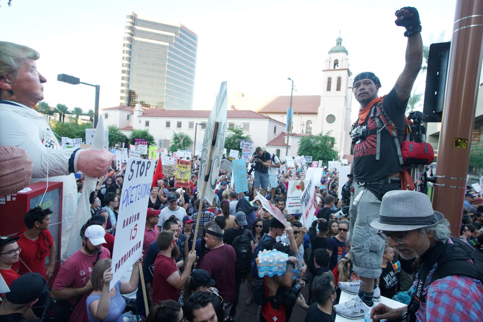 <p>Peace activists rally outside of a Donald Trump campaign rally in Phoenix, Arizona, U.S. August 22, 2017. (Sandy Huffaker/Reuters) </p>