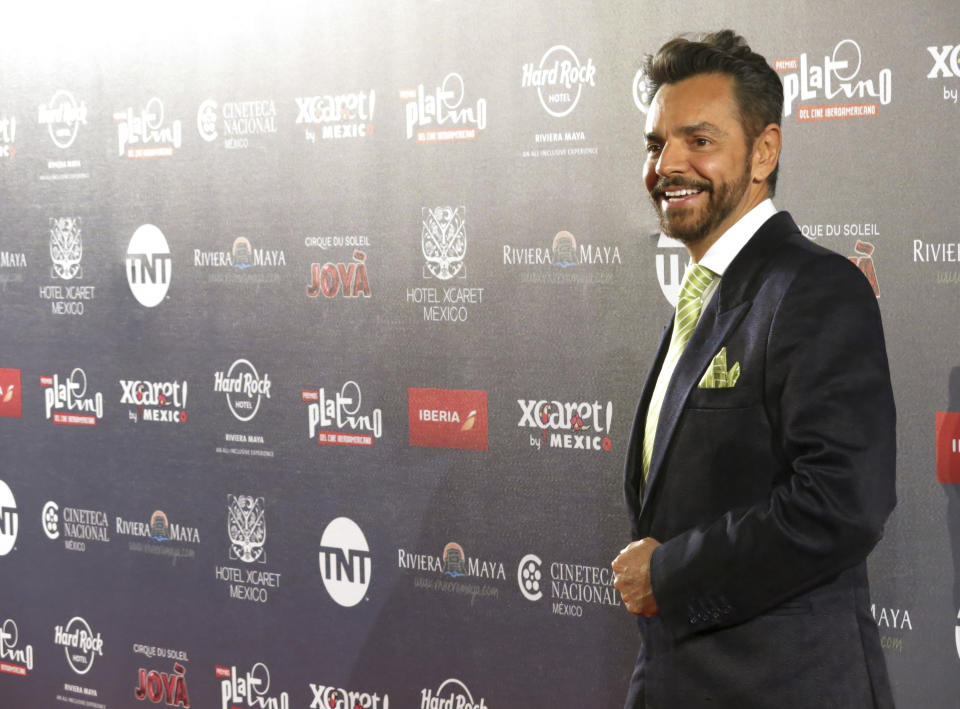 ARCHIVO - El actor mexicano Eugenio Derbez posa en un evento para promover la quinta edición de los Premios Platino en la Ciudad de México el 20 de febrero de 2018. Derbez es juez de la quinta temporada de "LOL México". (Foto AP/Berenice Bautista, archivo)
