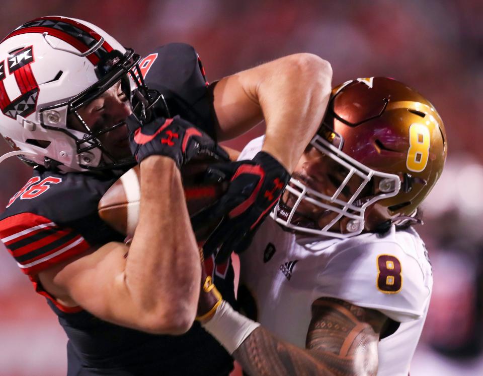 Oct 16, 2021; Salt Lake City, Utah, USA; Utah Utes tight end Dalton Kincaid (86) and Arizona State Sun Devils linebacker Merlin Robertson (8) battle for a pass during the first quarter at Rice-Eccles Stadium.